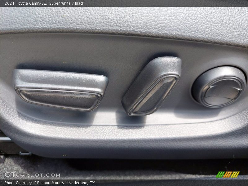 Super White / Black 2021 Toyota Camry SE