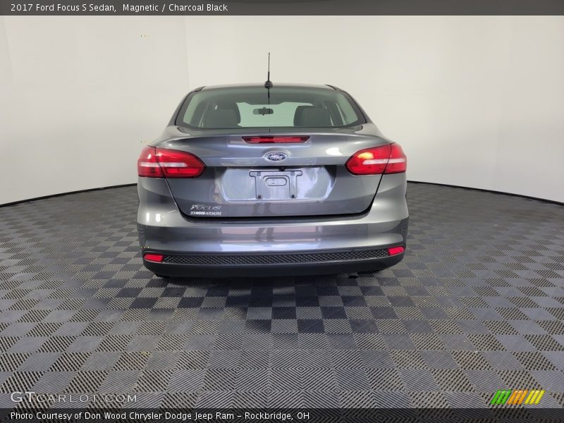 Magnetic / Charcoal Black 2017 Ford Focus S Sedan