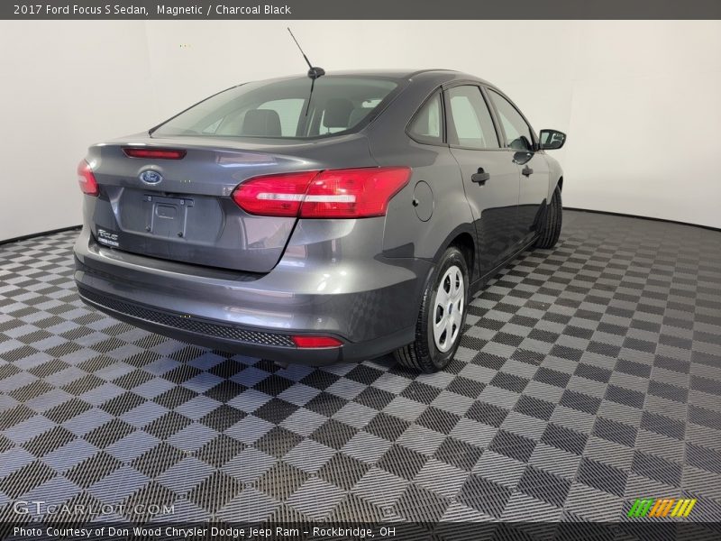 Magnetic / Charcoal Black 2017 Ford Focus S Sedan