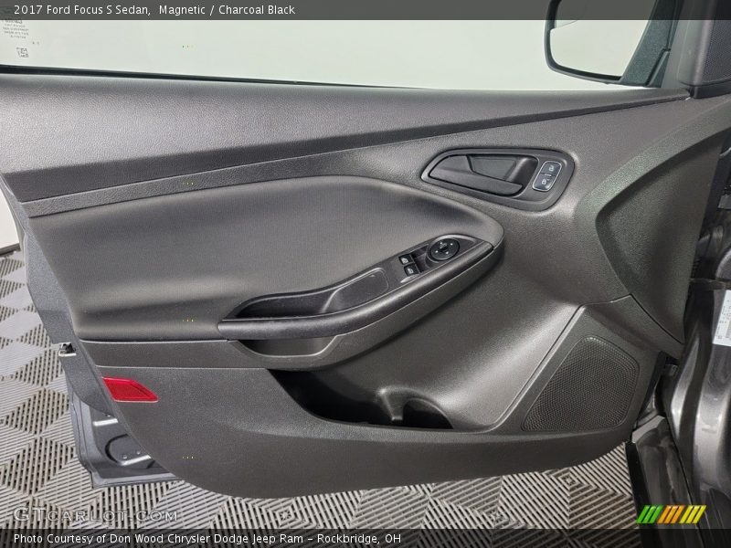 Magnetic / Charcoal Black 2017 Ford Focus S Sedan