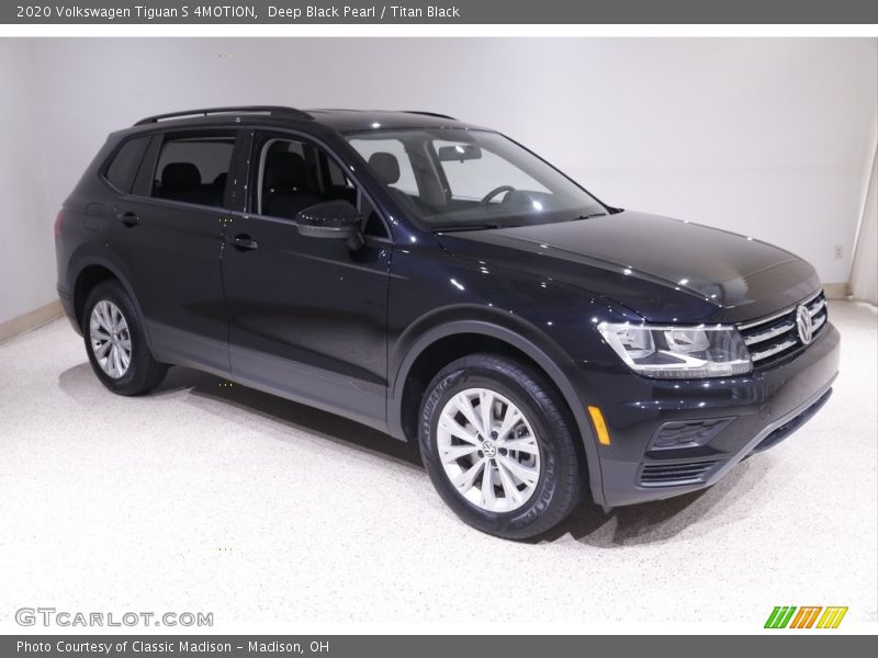 Deep Black Pearl / Titan Black 2020 Volkswagen Tiguan S 4MOTION