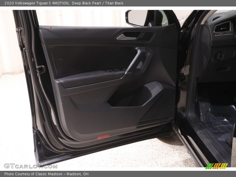 Deep Black Pearl / Titan Black 2020 Volkswagen Tiguan S 4MOTION