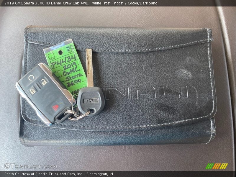 White Frost Tricoat / Cocoa/Dark Sand 2019 GMC Sierra 3500HD Denali Crew Cab 4WD