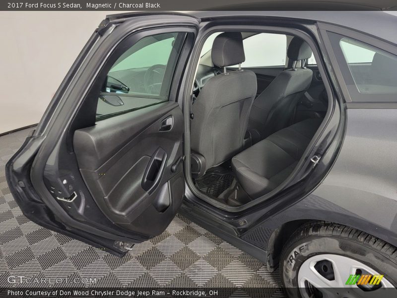 Magnetic / Charcoal Black 2017 Ford Focus S Sedan