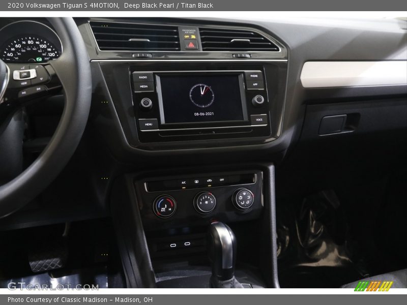 Deep Black Pearl / Titan Black 2020 Volkswagen Tiguan S 4MOTION
