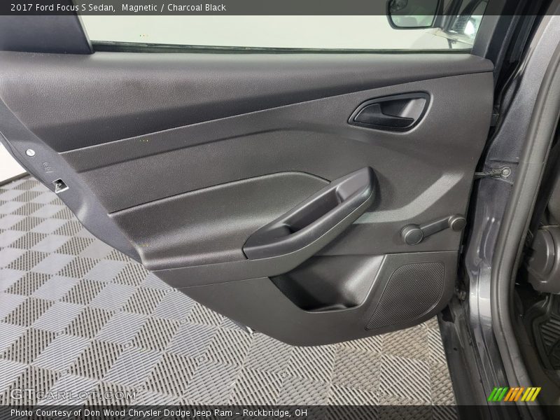 Magnetic / Charcoal Black 2017 Ford Focus S Sedan