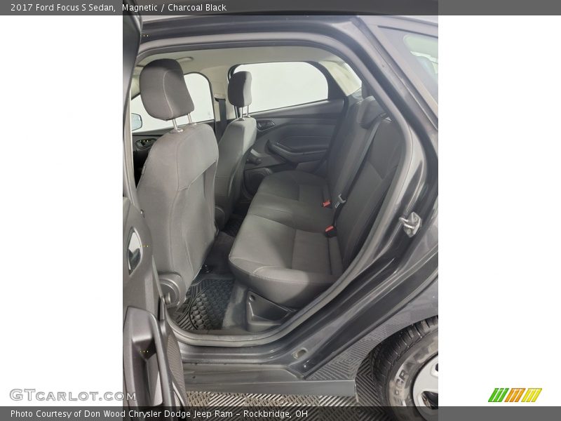 Magnetic / Charcoal Black 2017 Ford Focus S Sedan