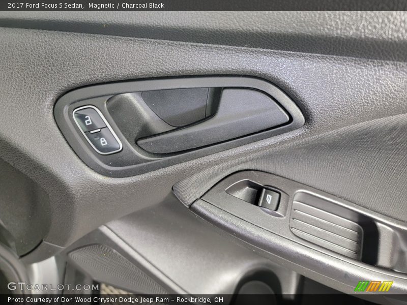 Magnetic / Charcoal Black 2017 Ford Focus S Sedan