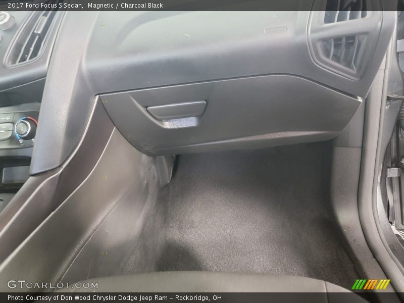 Magnetic / Charcoal Black 2017 Ford Focus S Sedan