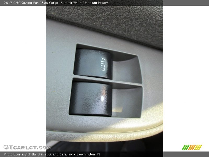 Summit White / Medium Pewter 2017 GMC Savana Van 2500 Cargo