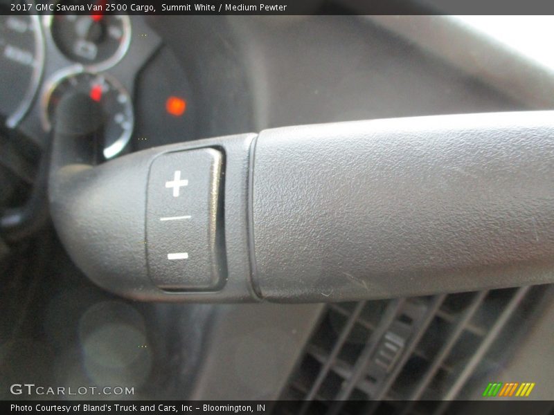 Summit White / Medium Pewter 2017 GMC Savana Van 2500 Cargo