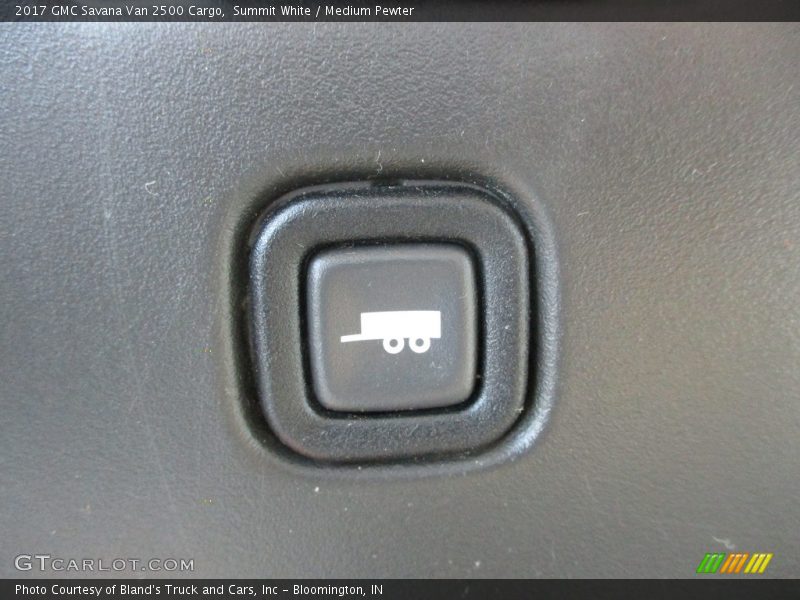 Summit White / Medium Pewter 2017 GMC Savana Van 2500 Cargo