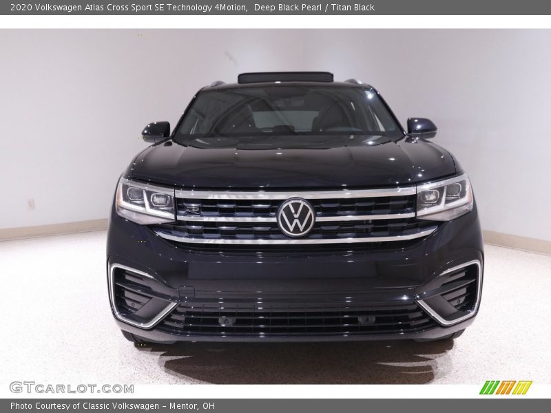 Deep Black Pearl / Titan Black 2020 Volkswagen Atlas Cross Sport SE Technology 4Motion
