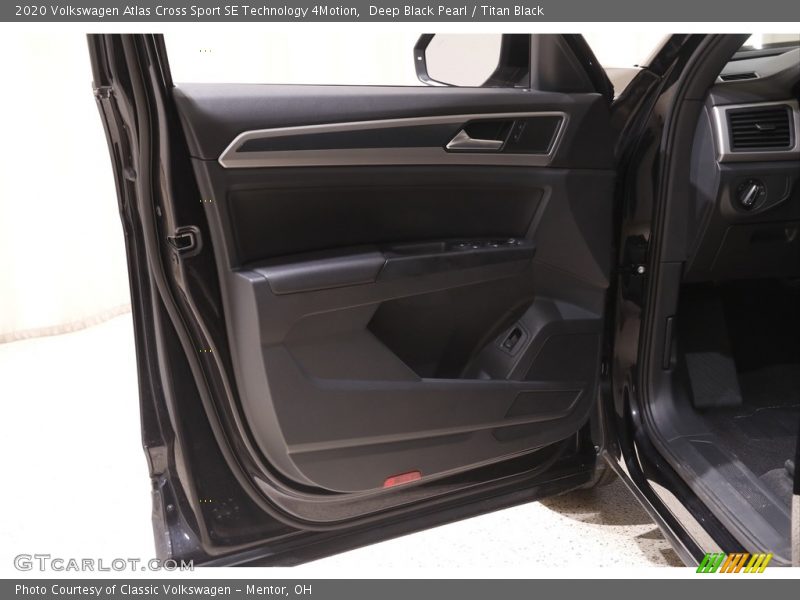 Door Panel of 2020 Atlas Cross Sport SE Technology 4Motion