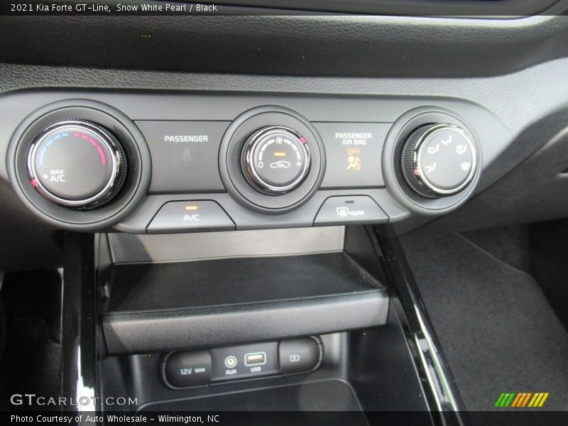 Snow White Pearl / Black 2021 Kia Forte GT-Line
