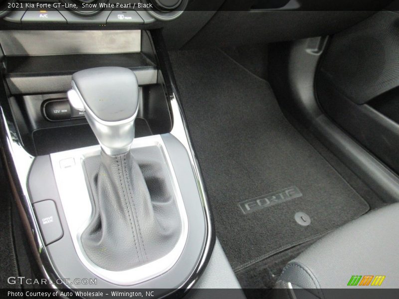 Snow White Pearl / Black 2021 Kia Forte GT-Line