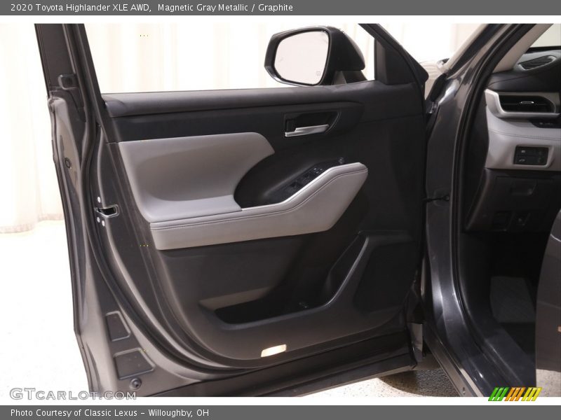 Magnetic Gray Metallic / Graphite 2020 Toyota Highlander XLE AWD