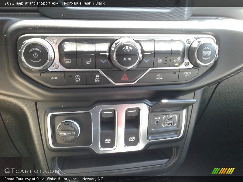 Controls of 2021 Wrangler Sport 4x4