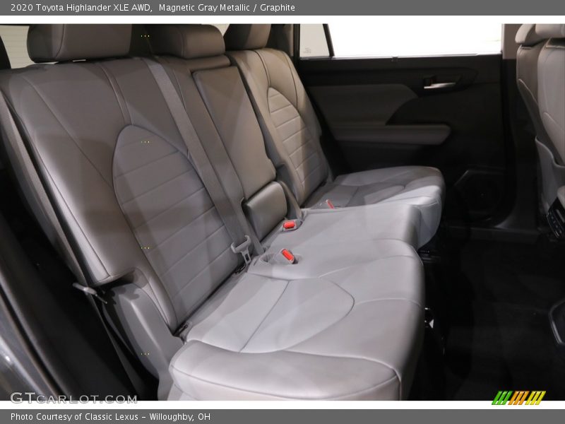 Magnetic Gray Metallic / Graphite 2020 Toyota Highlander XLE AWD