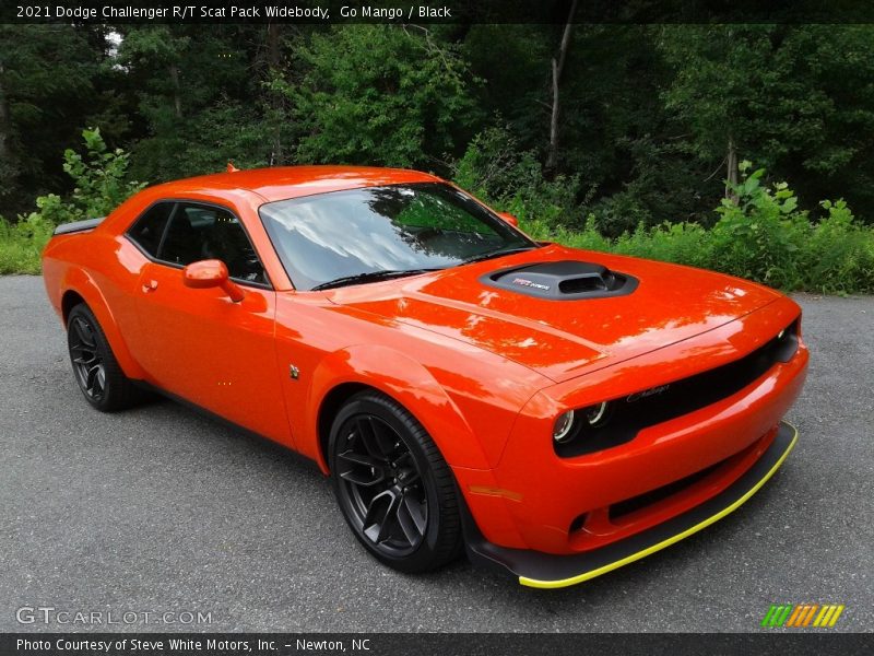 Front 3/4 View of 2021 Challenger R/T Scat Pack Widebody