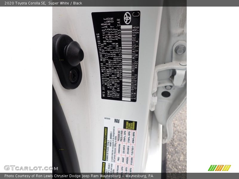 Super White / Black 2020 Toyota Corolla SE