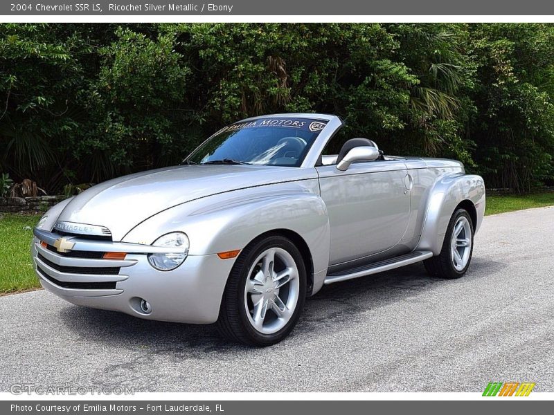 Ricochet Silver Metallic / Ebony 2004 Chevrolet SSR LS