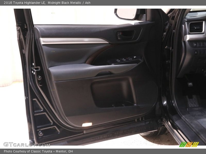 Midnight Black Metallic / Ash 2018 Toyota Highlander LE