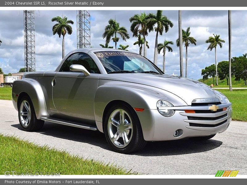 Ricochet Silver Metallic / Ebony 2004 Chevrolet SSR LS