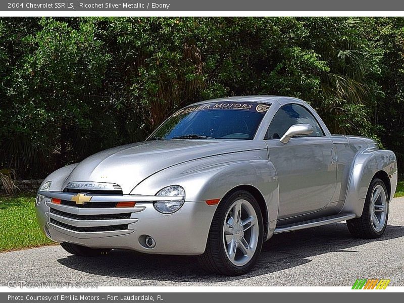 Ricochet Silver Metallic / Ebony 2004 Chevrolet SSR LS