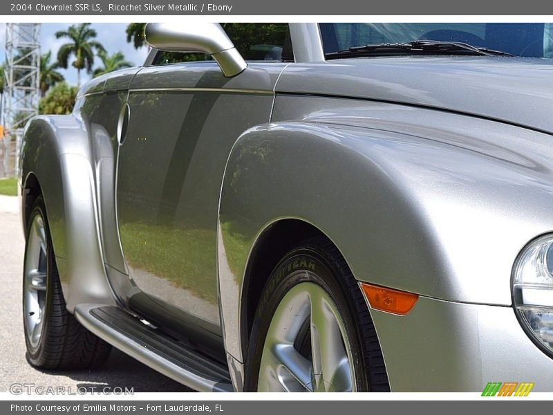 Ricochet Silver Metallic / Ebony 2004 Chevrolet SSR LS