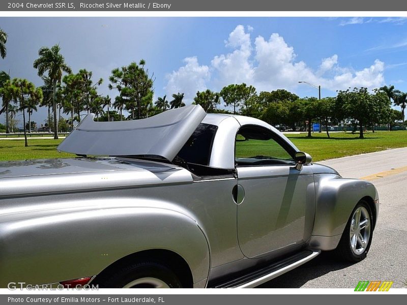 Ricochet Silver Metallic / Ebony 2004 Chevrolet SSR LS