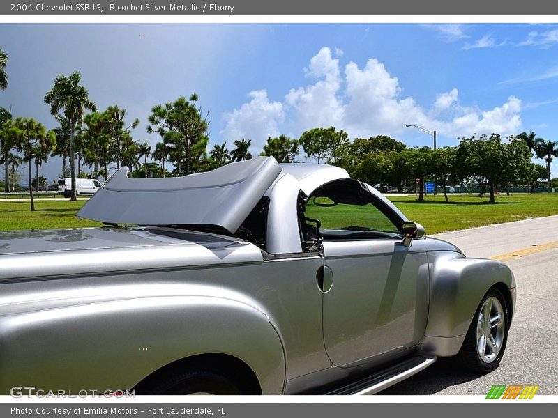 Ricochet Silver Metallic / Ebony 2004 Chevrolet SSR LS