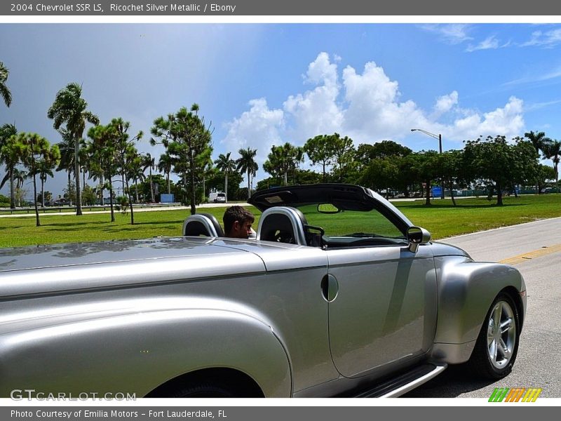 Ricochet Silver Metallic / Ebony 2004 Chevrolet SSR LS