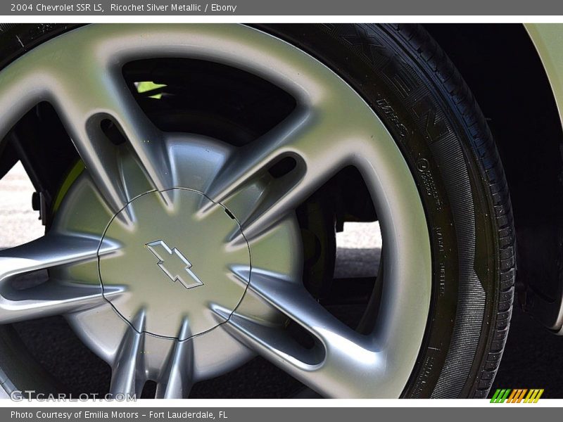 Ricochet Silver Metallic / Ebony 2004 Chevrolet SSR LS