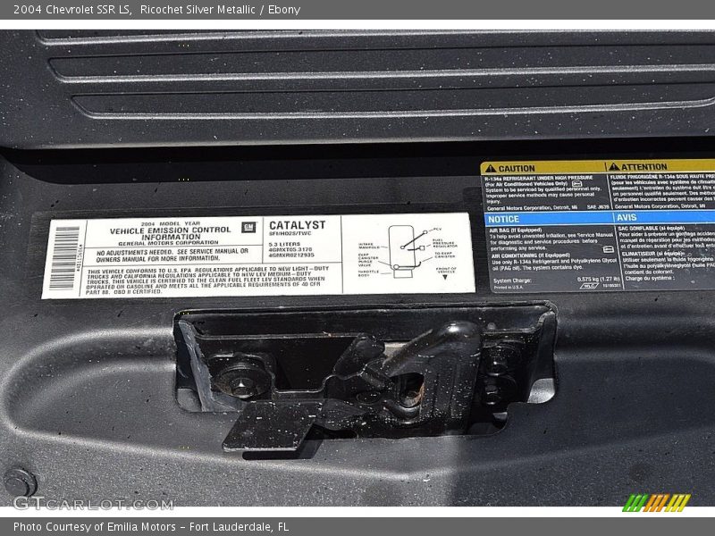 Ricochet Silver Metallic / Ebony 2004 Chevrolet SSR LS