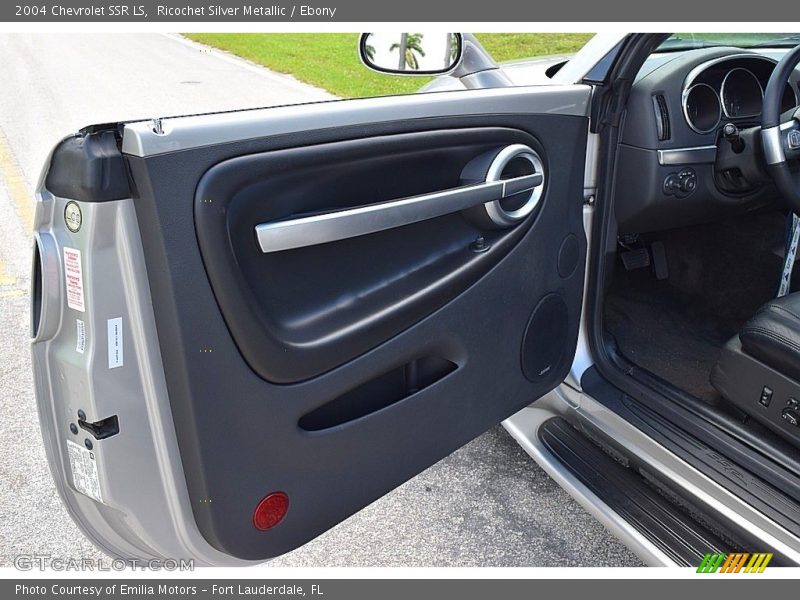 Ricochet Silver Metallic / Ebony 2004 Chevrolet SSR LS
