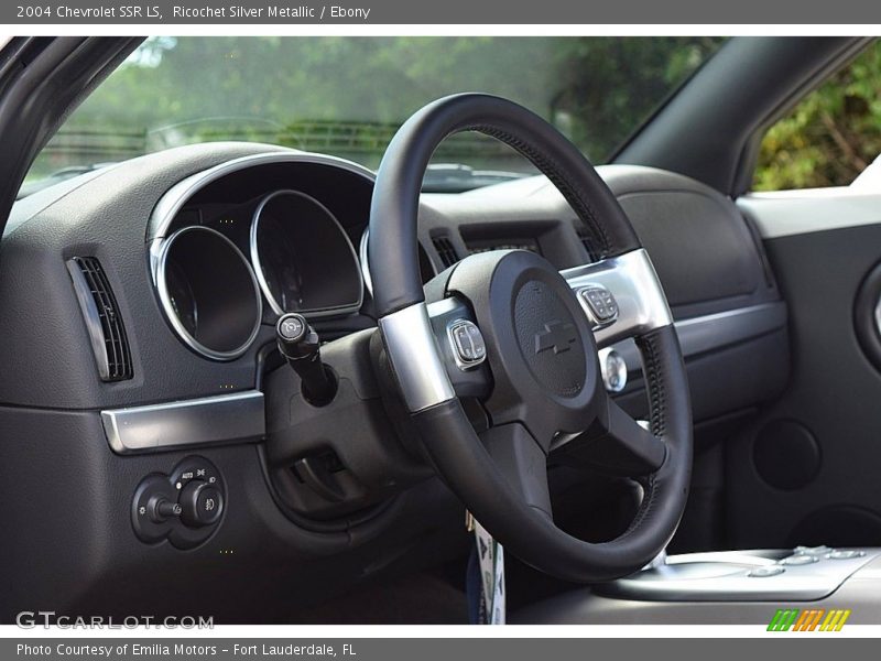 Ricochet Silver Metallic / Ebony 2004 Chevrolet SSR LS