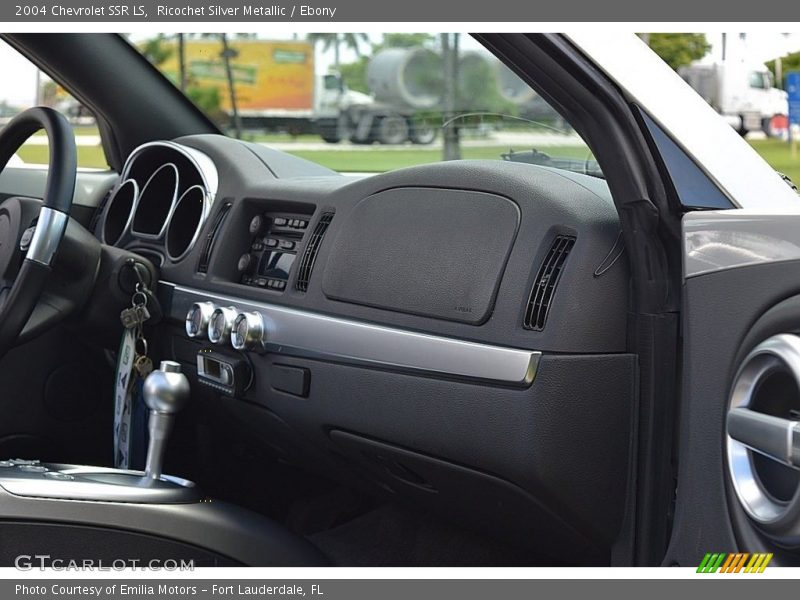 Ricochet Silver Metallic / Ebony 2004 Chevrolet SSR LS