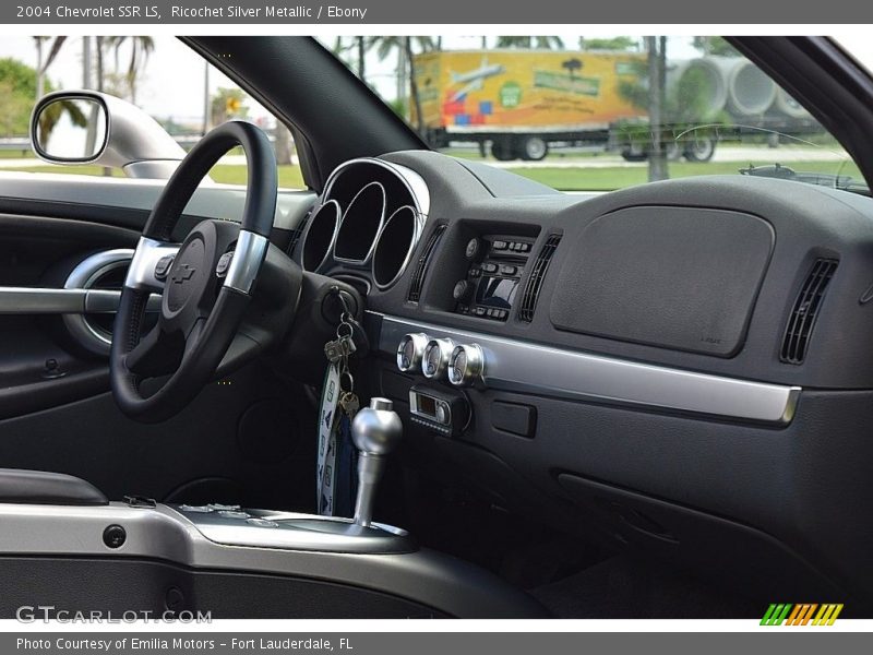 Ricochet Silver Metallic / Ebony 2004 Chevrolet SSR LS