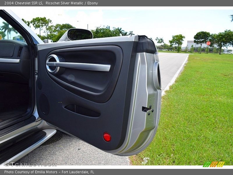 Ricochet Silver Metallic / Ebony 2004 Chevrolet SSR LS