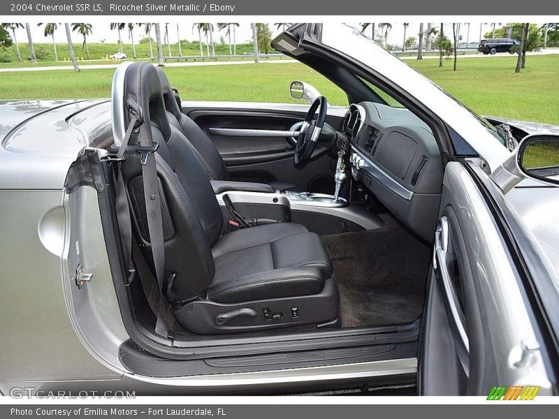 Ricochet Silver Metallic / Ebony 2004 Chevrolet SSR LS