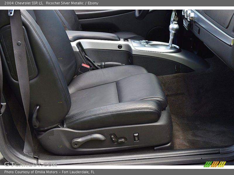 Ricochet Silver Metallic / Ebony 2004 Chevrolet SSR LS