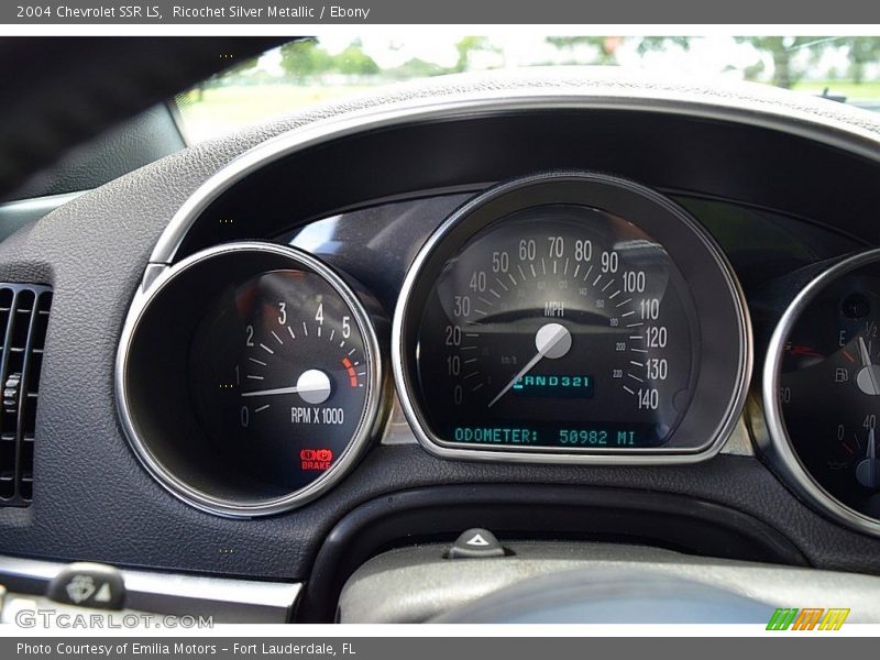 Ricochet Silver Metallic / Ebony 2004 Chevrolet SSR LS