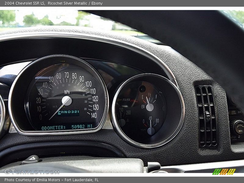 Ricochet Silver Metallic / Ebony 2004 Chevrolet SSR LS
