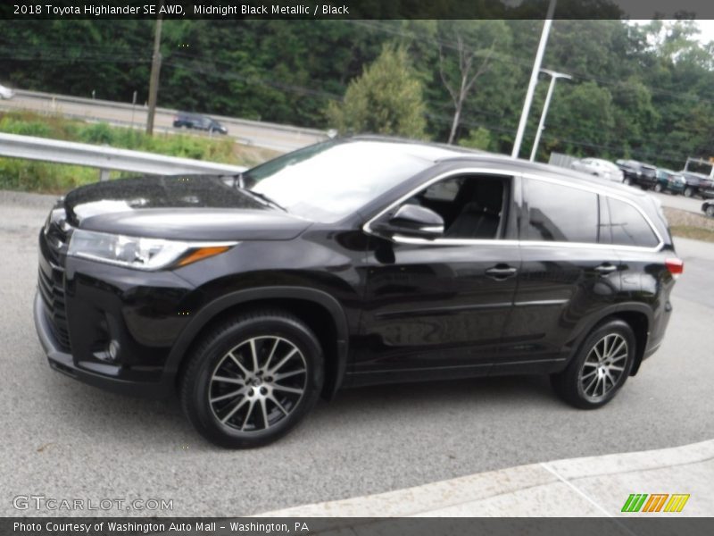Midnight Black Metallic / Black 2018 Toyota Highlander SE AWD