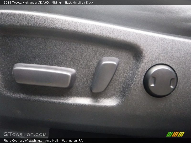 Midnight Black Metallic / Black 2018 Toyota Highlander SE AWD