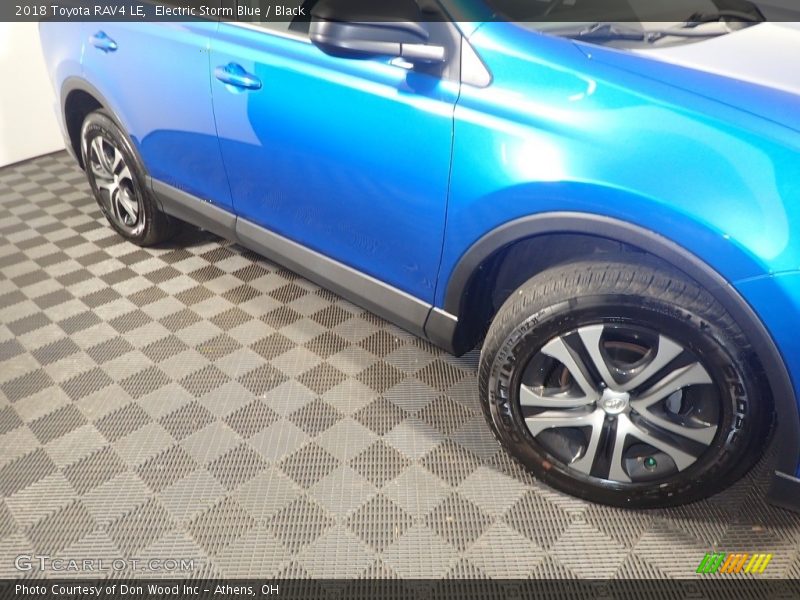 Electric Storm Blue / Black 2018 Toyota RAV4 LE