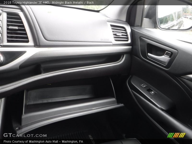 Midnight Black Metallic / Black 2018 Toyota Highlander SE AWD