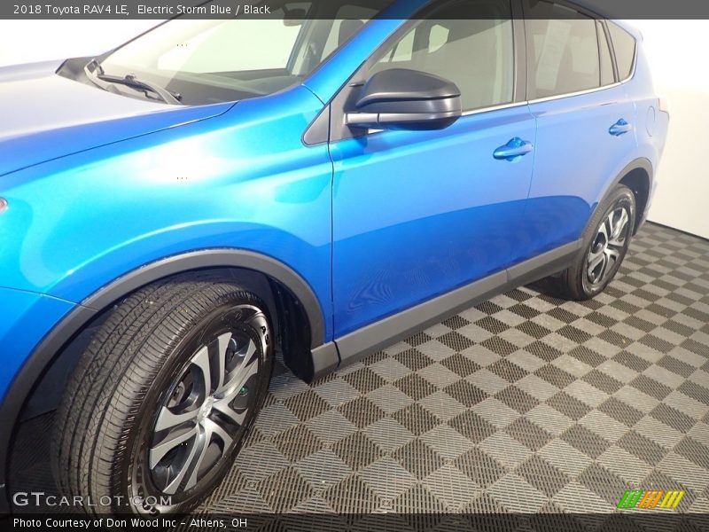 Electric Storm Blue / Black 2018 Toyota RAV4 LE