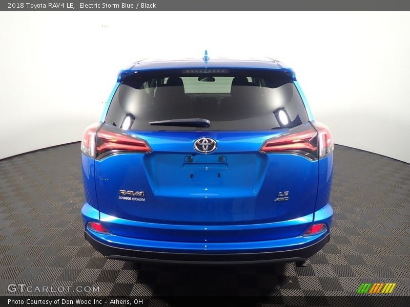 Electric Storm Blue / Black 2018 Toyota RAV4 LE